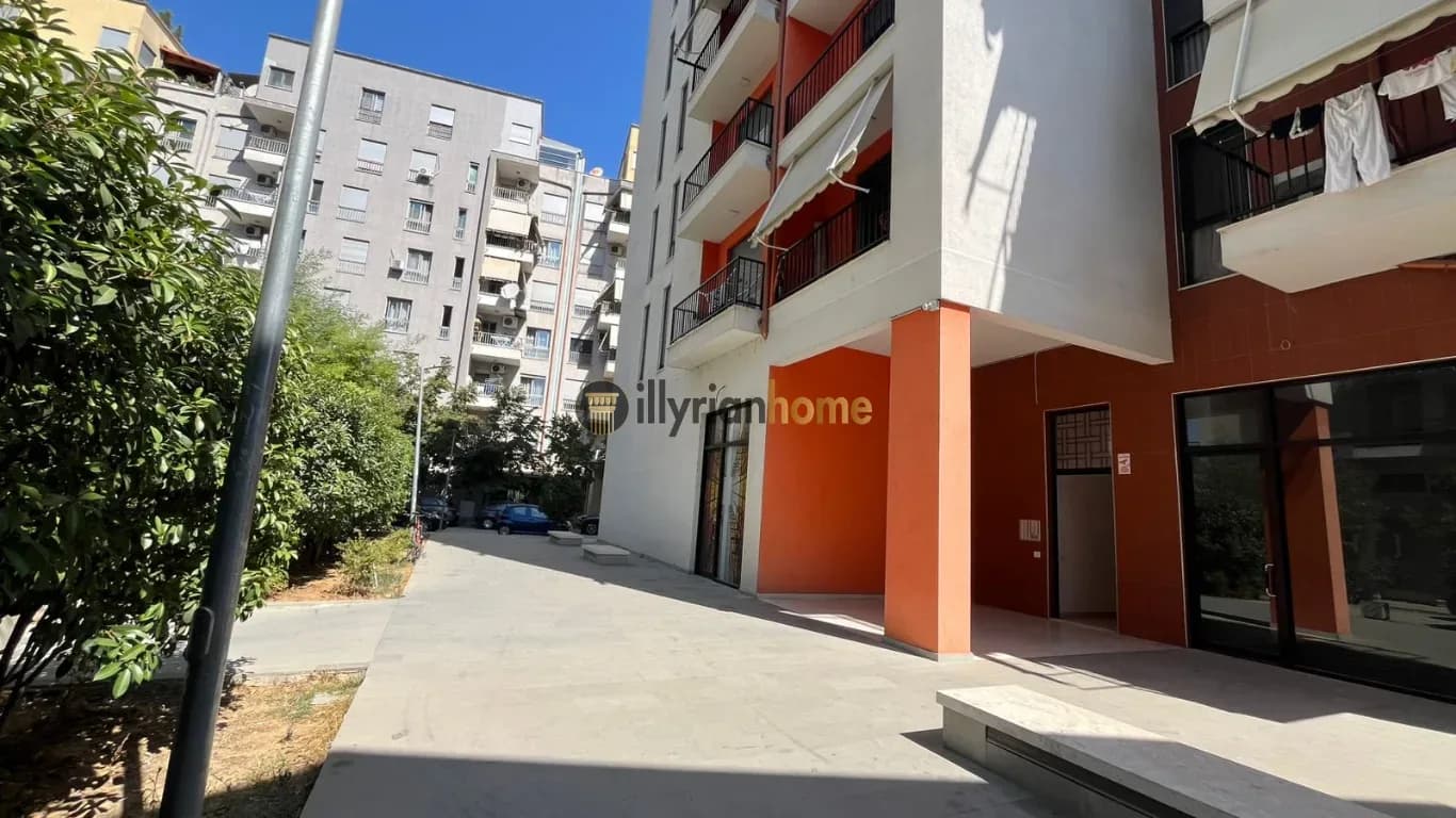 Për Shitje, Vend Parkimi, "21 Dhjetori – Ish Parku", Tiranë.