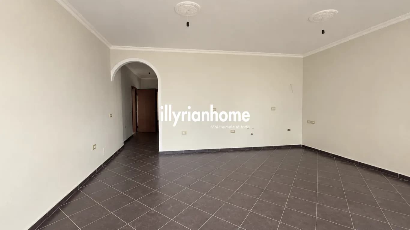 EKSKLUZIVE | SHITET | APARTAMENT 2+1+2 ME PAMJE PANORAMIKE – VLORË 3