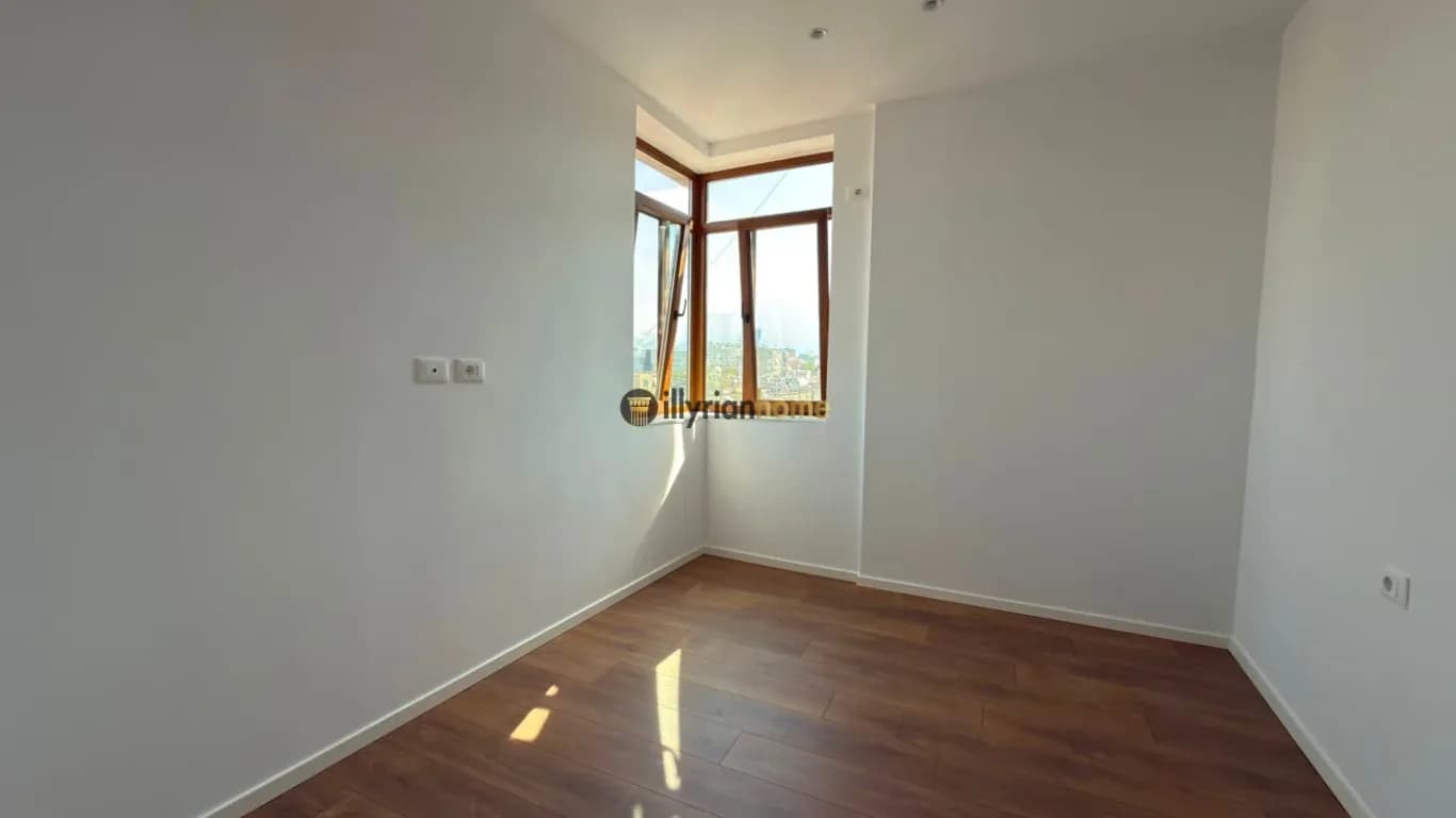 Shitet ,Apartament 2+1 me ballkon i restauruar me punime cilësore tek Rruga "Fadil Bodinaku",Ish-Stacioni i Fundit i Tiranës së Re – Ura e Nisharakut 2