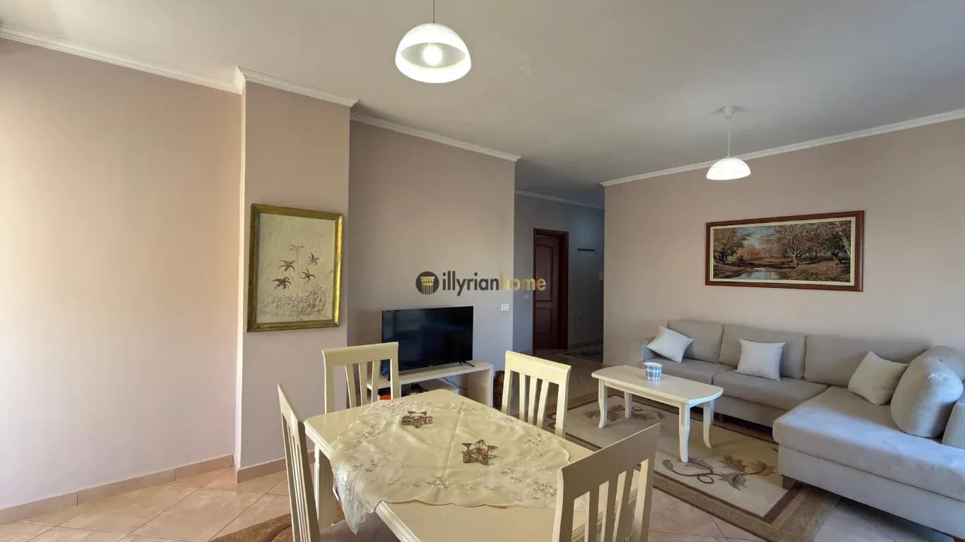 Apartament 1+1 me Verandë të Madhe pranë Pazarit të Ri 2