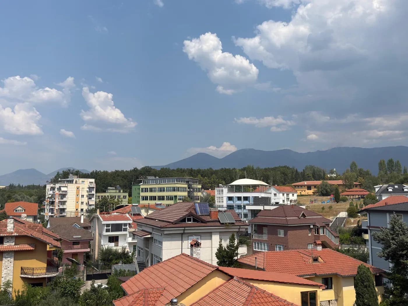 Shtëpi private me qira | Ideale për familje, diplomatë dhe staf ndërkombëtar | 3 parkime 2