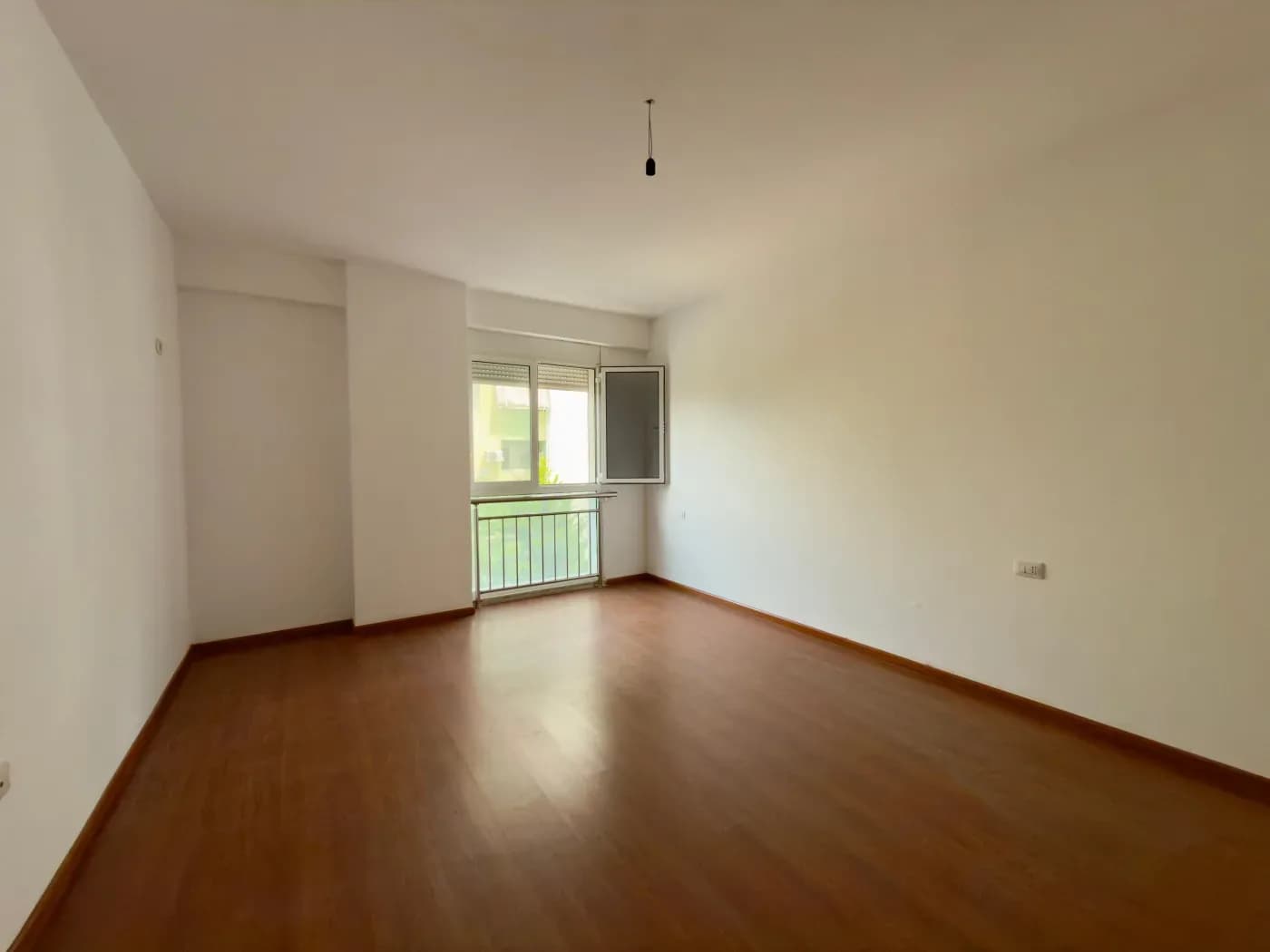 Qira, Apartament 2+1+2 Tualete, ”21 Dhjetori”, Tiranë.