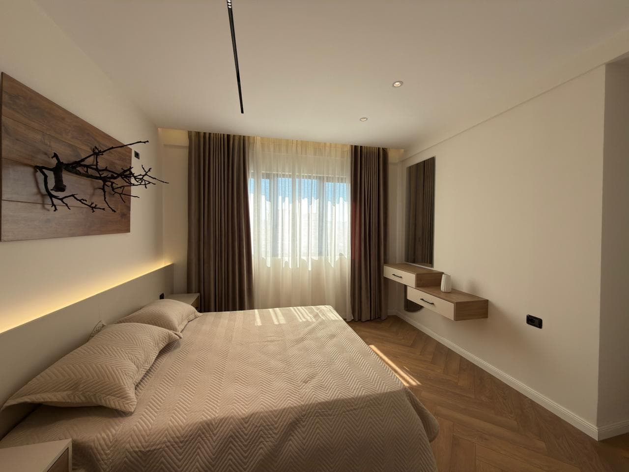 Shitet, Apartament 2+1+ Ballkon, ” Pallati me Shigjeta ”, Tiranë. 3