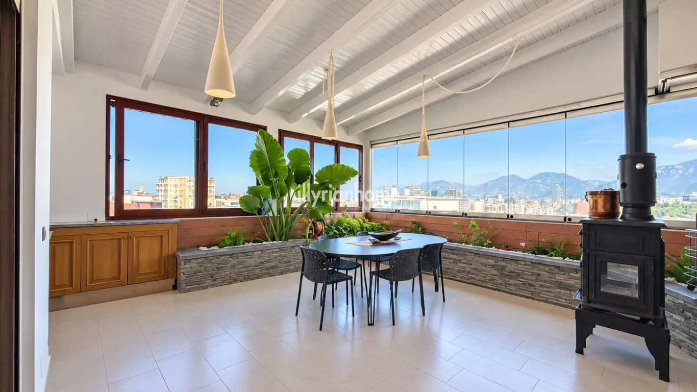 PENTHOUSE PREMIUM ME QIRA | PRANË KOPSHTIT BOTANIK DHE LIQENIT ARTIFICIAL, TIRANË
