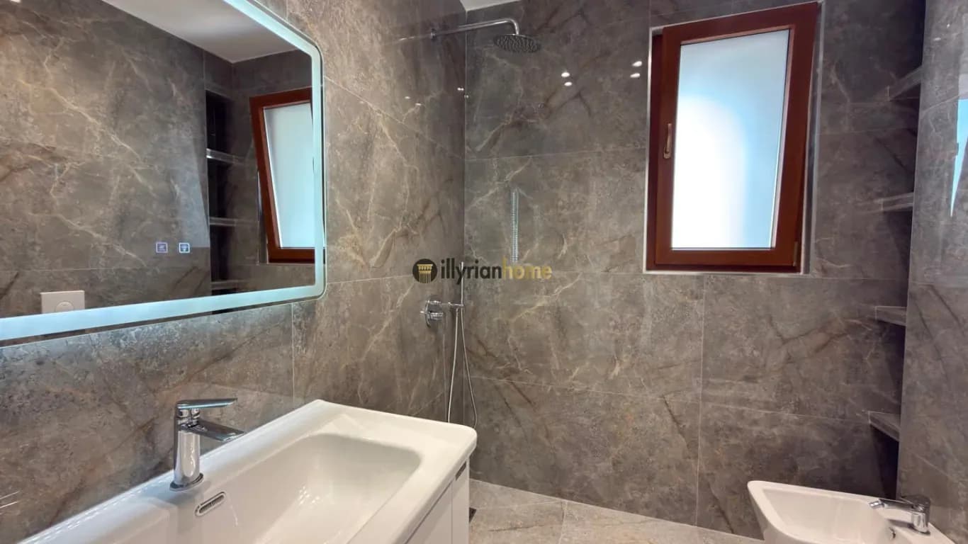 Shitet ,Apartament 2+1 me ballkon i restauruar me punime cilësore tek Rruga "Fadil Bodinaku",Ish-Stacioni i Fundit i Tiranës së Re – Ura e Nisharakut 4