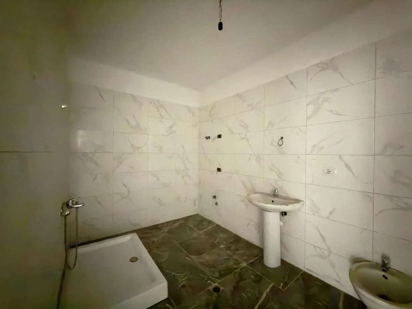Qira, Apartament 2+1+2 Tualete, ”21 Dhjetori”, Tiranë. 3