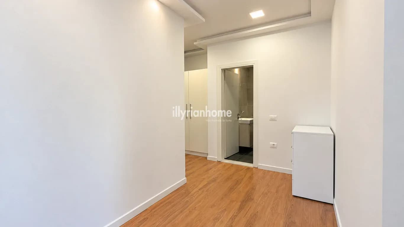 QIRA | APARTAMENT 2+1 | PËRBALLË TOPTANIT - KOMODITET DHE LOKACION I PREFERUAR 3