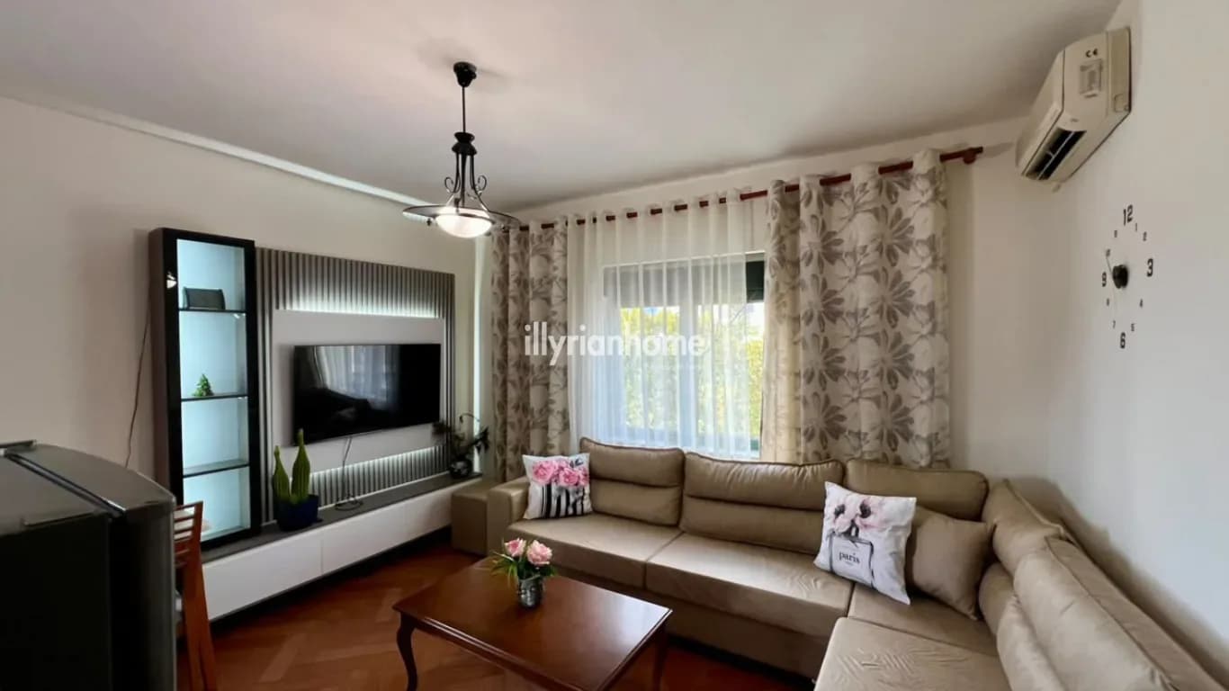 JEPET ME QIRA | APARTAMENT 2+1 ME MOBILIM TË RI | RRUGA E ELBASANIT, KRYQËZIMI I 7 XHUXHAVE 2