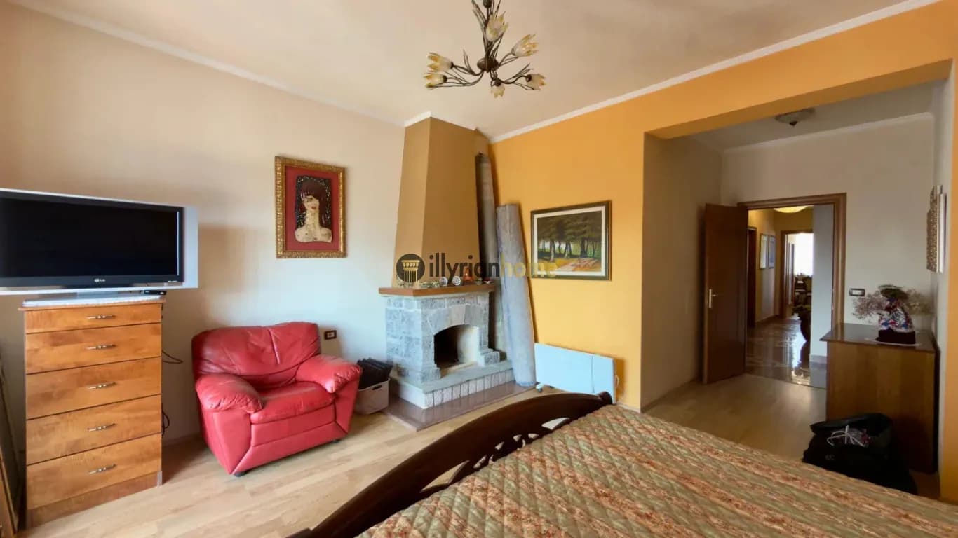 APARTAMENT 3+1 ME QIRA | QENDRA E POGRADECIT| PAMJE NGA LIQENI