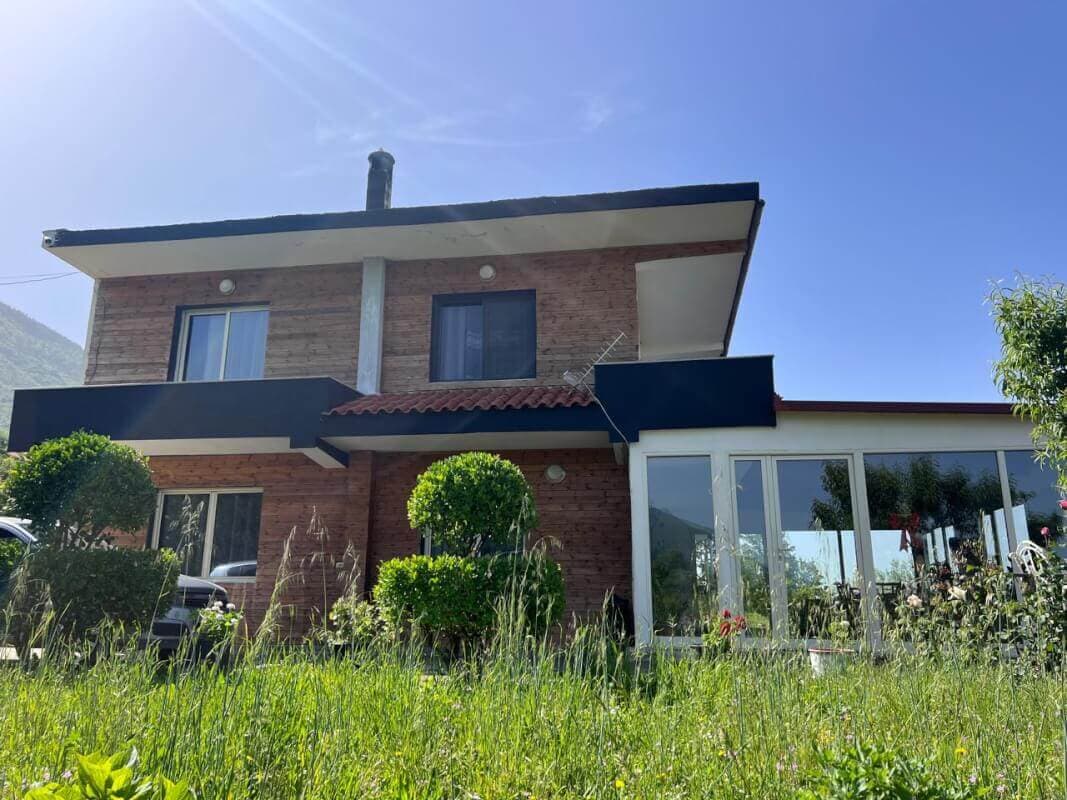 Qira, Vilë 2 katëshe "Priskë e madhe", Tiranë
