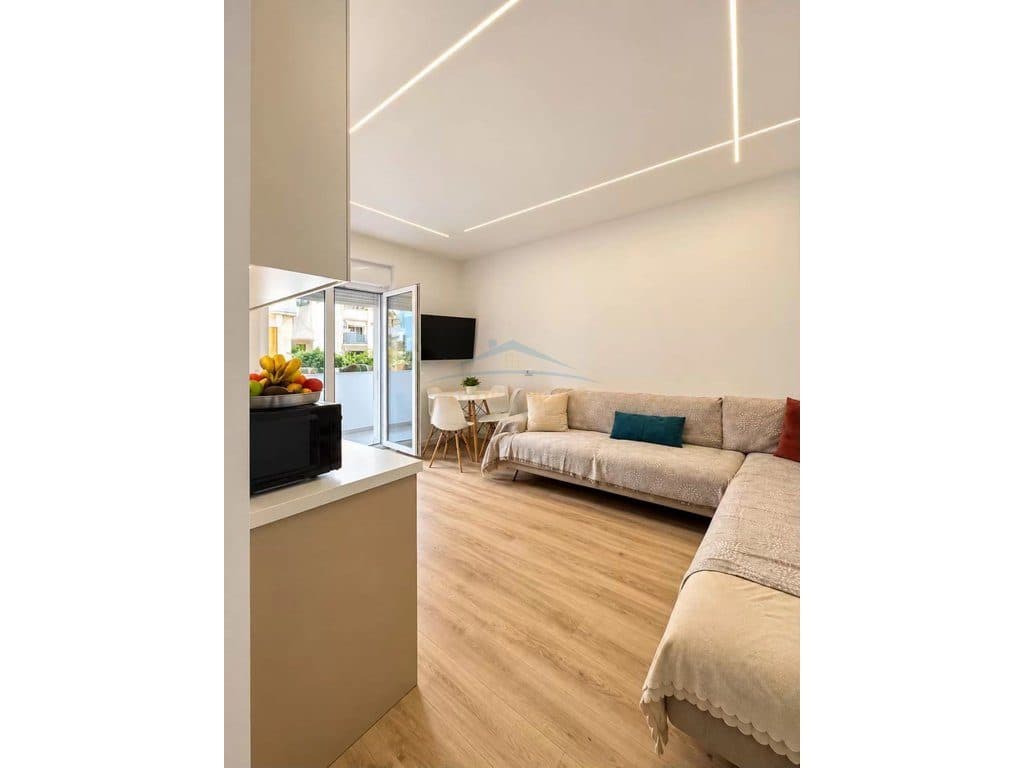Shitet, Apartament 2+1, Shkolla e Bashkuar, Tiranë