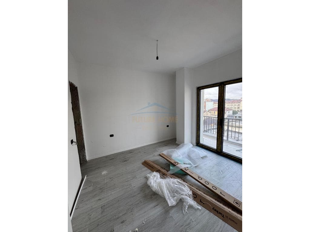 Qera, Apartament 2+1+2, Rruga e Barrikadave