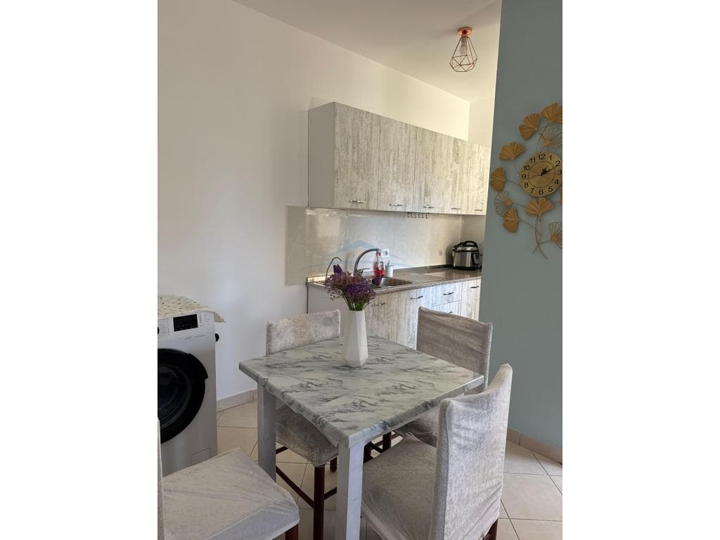 Qera, Apartament 1+1, Golem 3