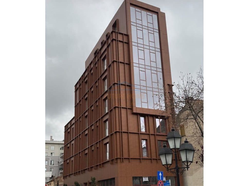 Qera, Apartament 2+1+2 për Zyra + Post Parkim, Rruga e Kavajës