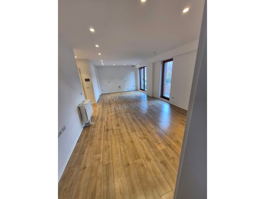 Qera, Apartament 2+1+2 për Zyra + Post Parkim, Rruga e Kavajës 2