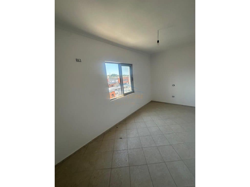 Shitet, Apartament 2+1+Verandë, Unaza e Re 2