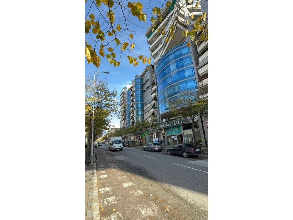 Qera, Ambient Biznesi, Rruga e Dibrës