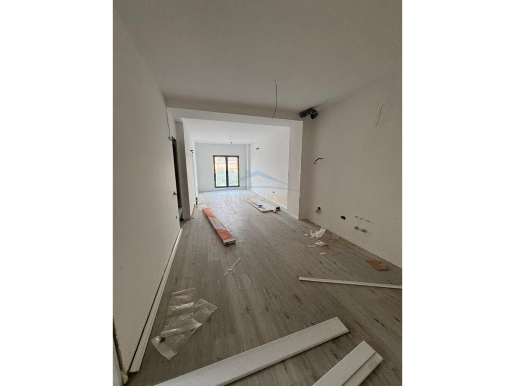 Qera, Apartament 2+1+2, Rruga e Barrikadave
