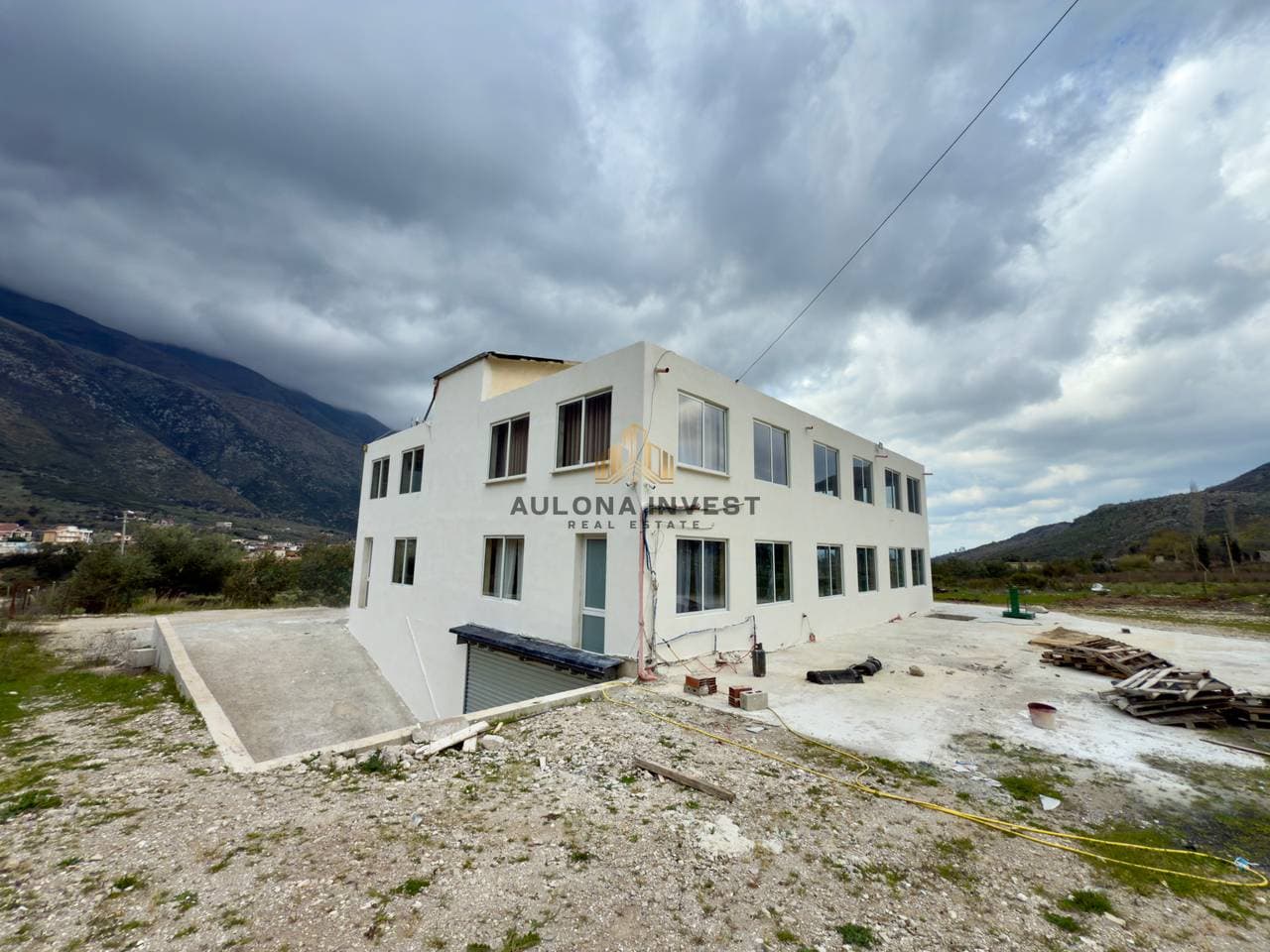 BUSINESS PREMISES FOR SALE OR RENT 3
