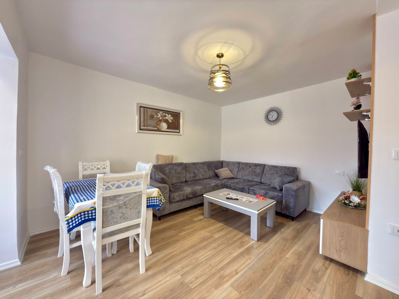 SHITET APARTAMENT 1+1 – SHKOLLA "LEF SALLATA", VLORË. 2
