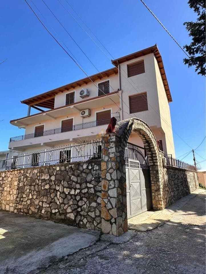 LONG-TERM RENTAL OF THE THIRD FLOOR OF A PRIVATE HOUSE IN KANINA 3