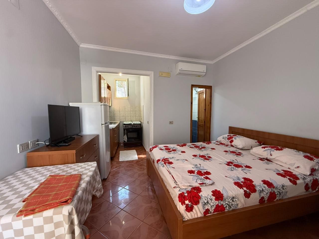 🏠 JEPET STUDIO ME QIRA AFATGJATE – VLORË.