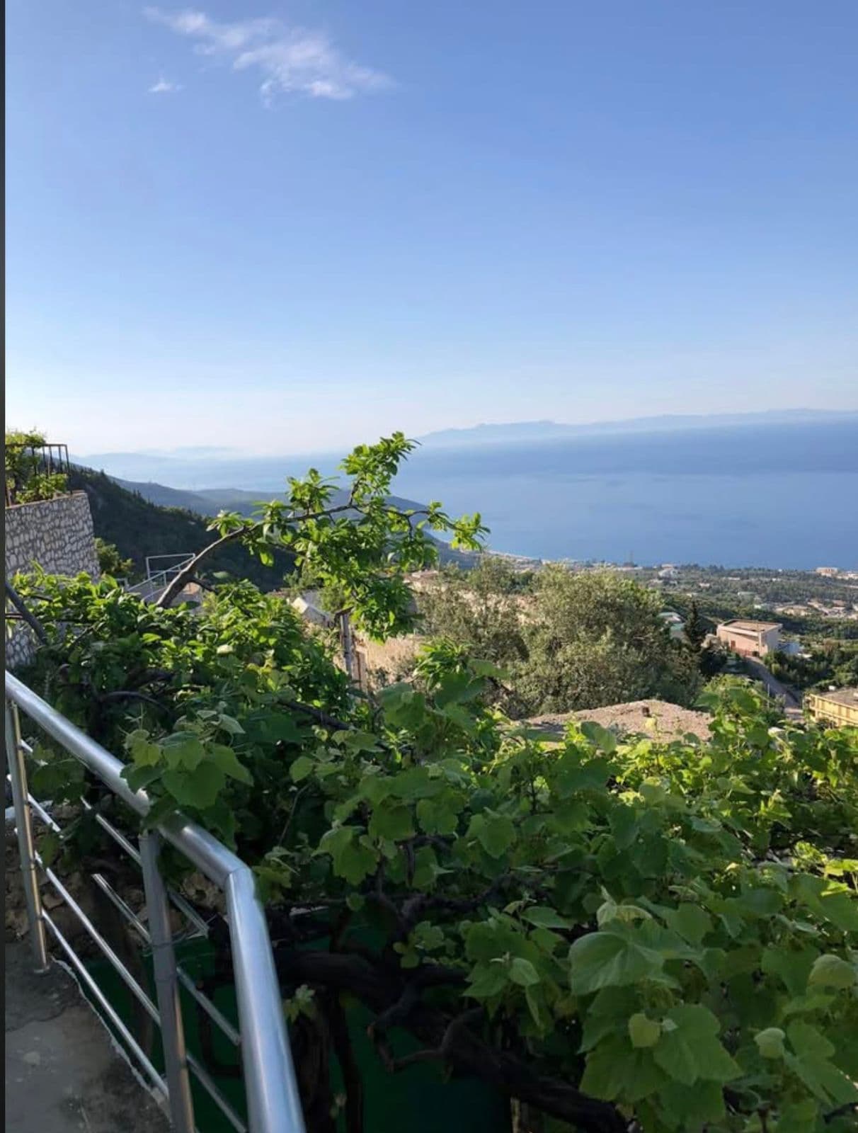 🌊 VILË DY-KATËSHE NË PALASË – PANORAMË E PAKRAHASUESHME MBI DET