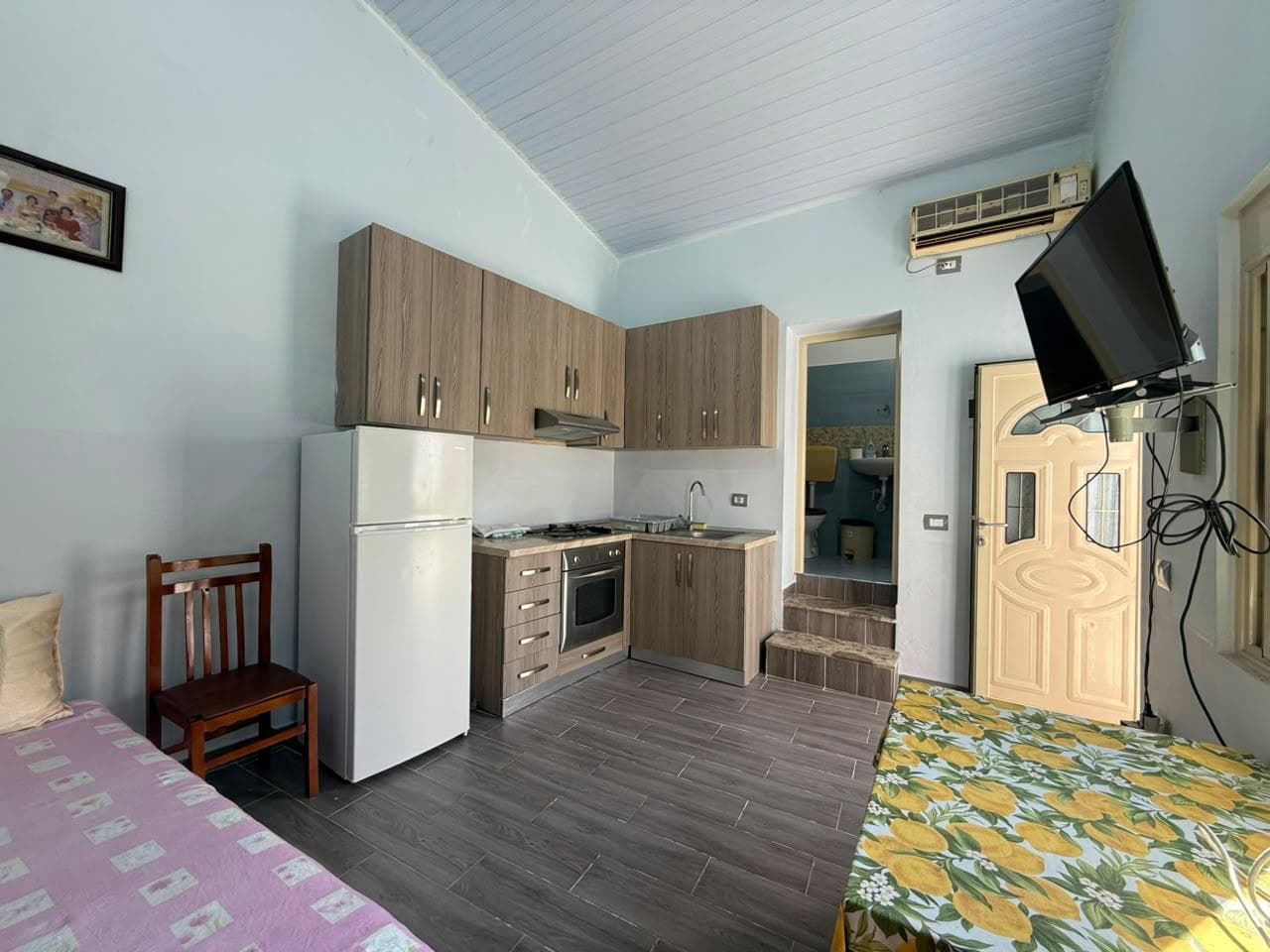 🏠 JEPET SHTEPI 1+1 ME QIRA AFATGJATE – VLORË. 4