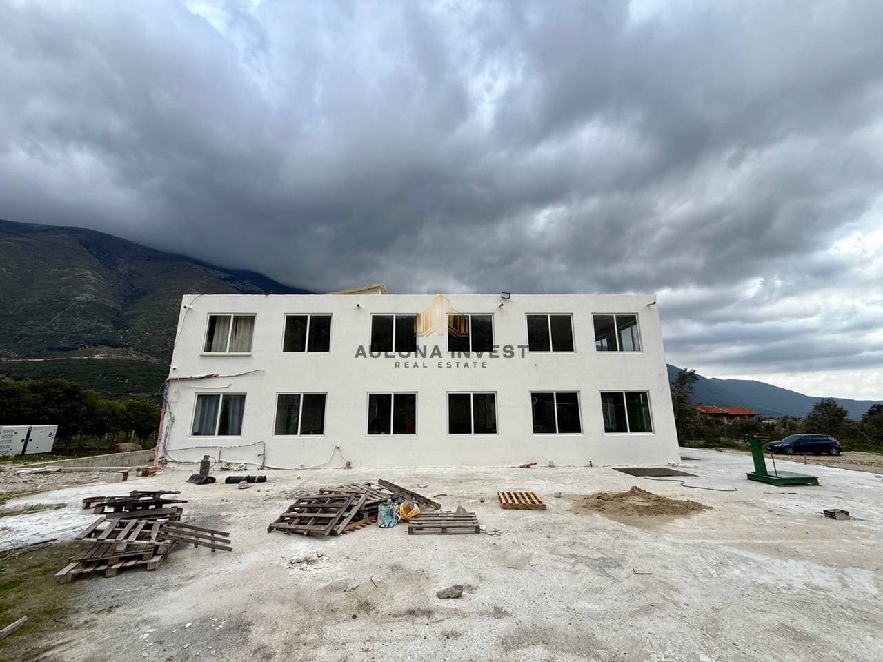 BUSINESS PREMISES FOR SALE OR RENT 2