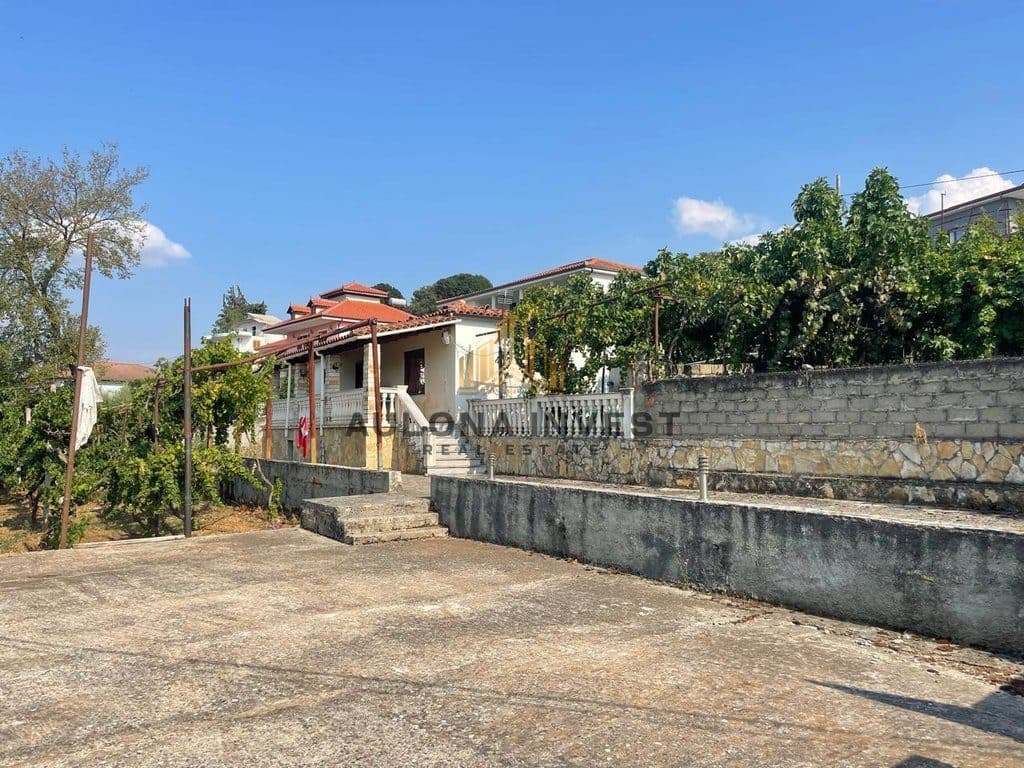 PRIVATE HOUSE FOR SALE IN