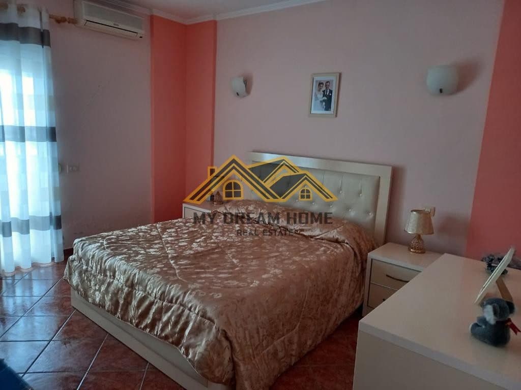Shitet Apartament Ne Qender Te Durresit 2