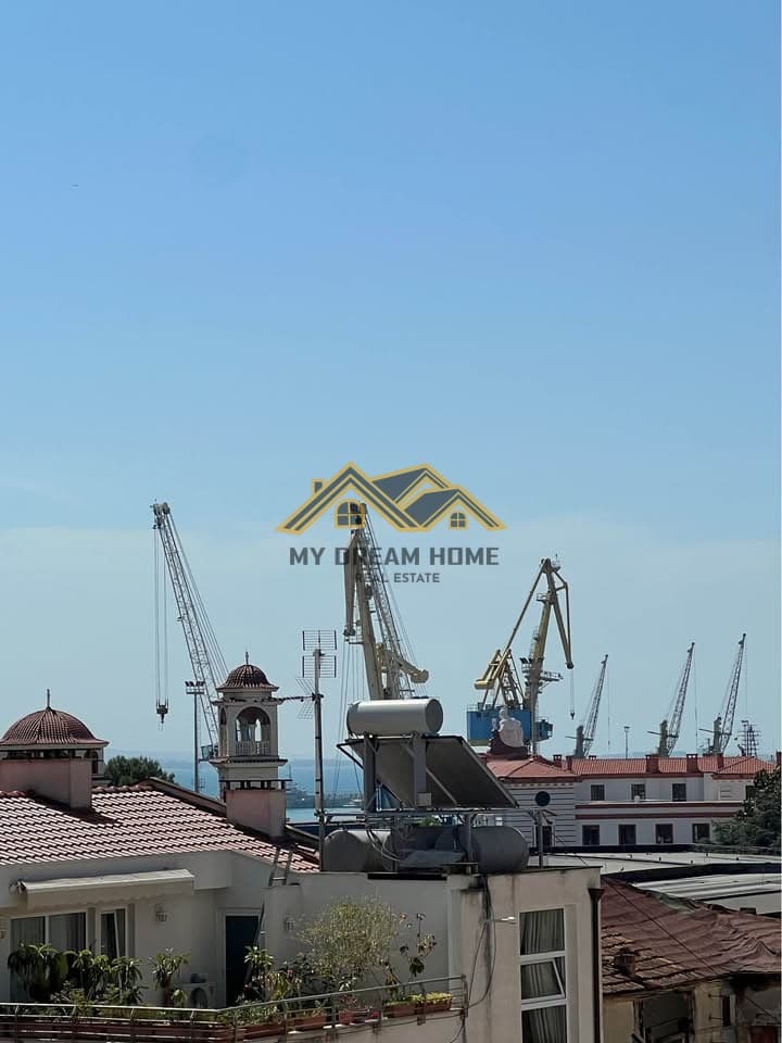 APARTAMENT 1+1 NE QENDER DURRES, PER SHITJE!