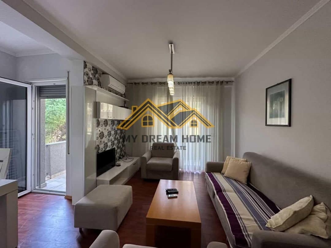 Shitet Apartament tek Shkembi i Kavajes me pamje deti vija e pare ! 3