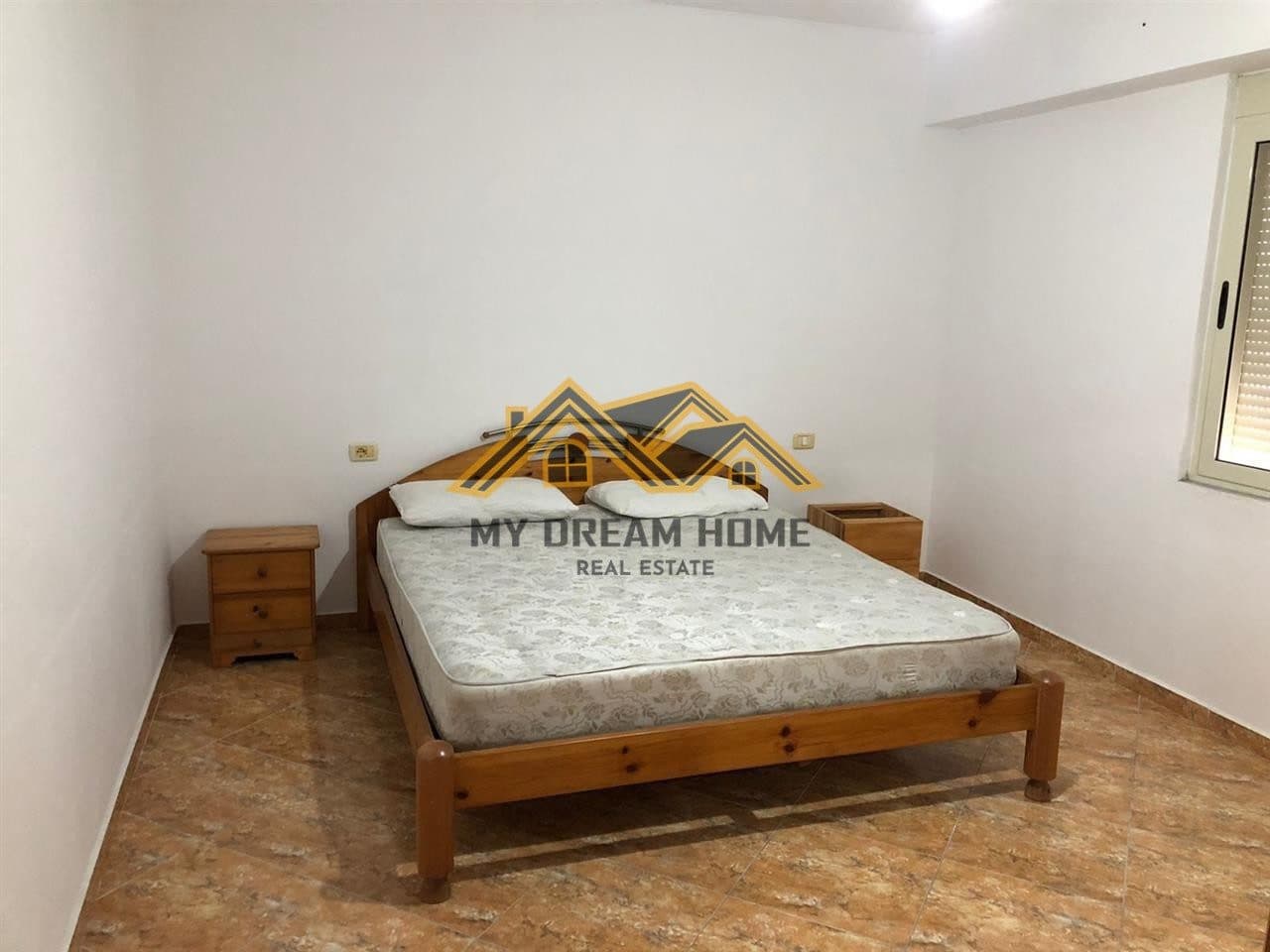 SHITET APARTAMENT 2+1 ME PAMJE NGA DETI TE RROTA E KUQE, PLAZH