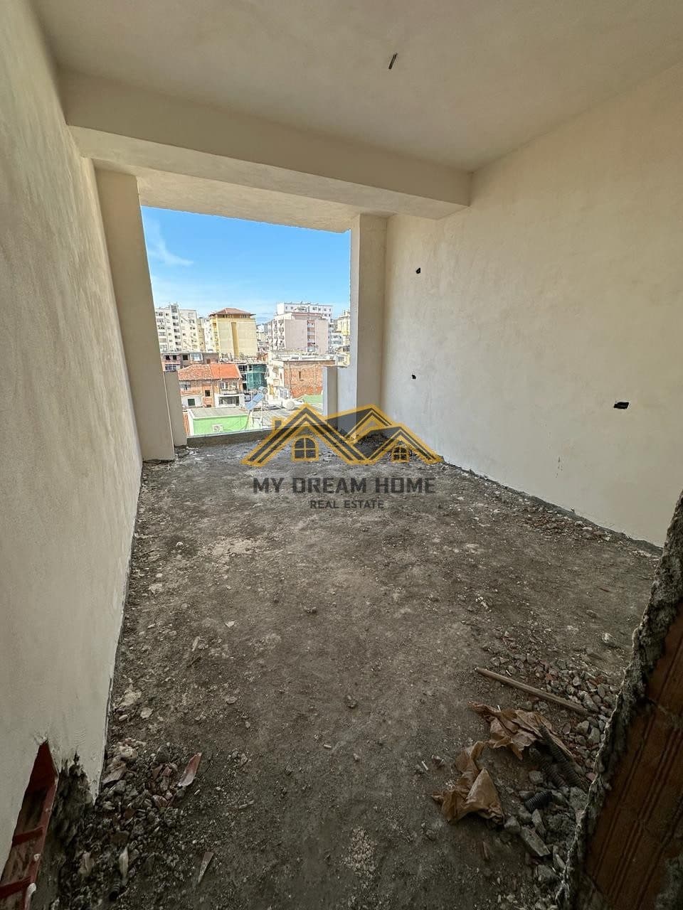 SHITET APARTAMENT 3+1+2+ DEPO NE QENDER DURRES!