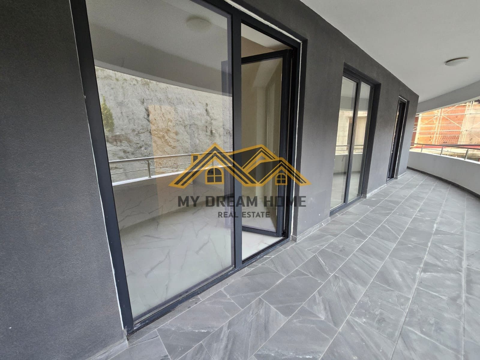 Shitet apartament 2+1+2 te Rezidenca White Hill, Currila. 4