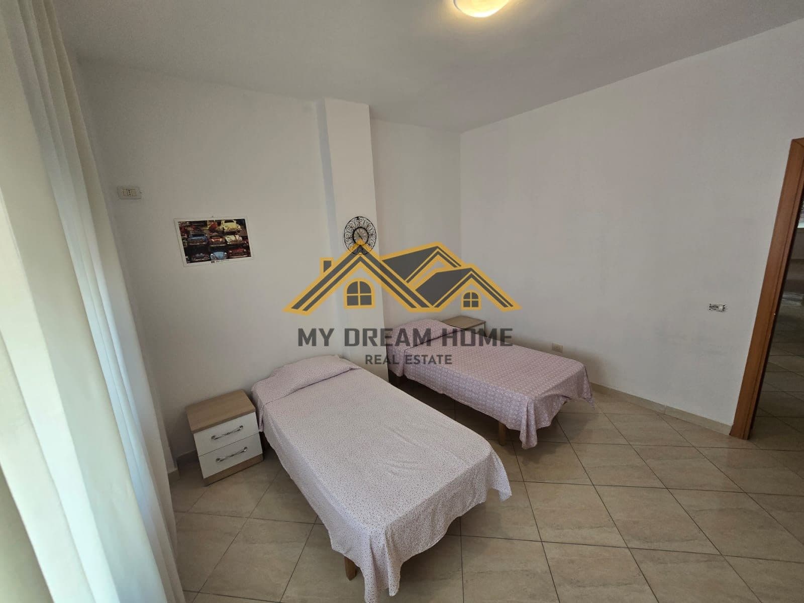 Jepet me qera apartament 3+1+2 Flagship Center,Durres. 3