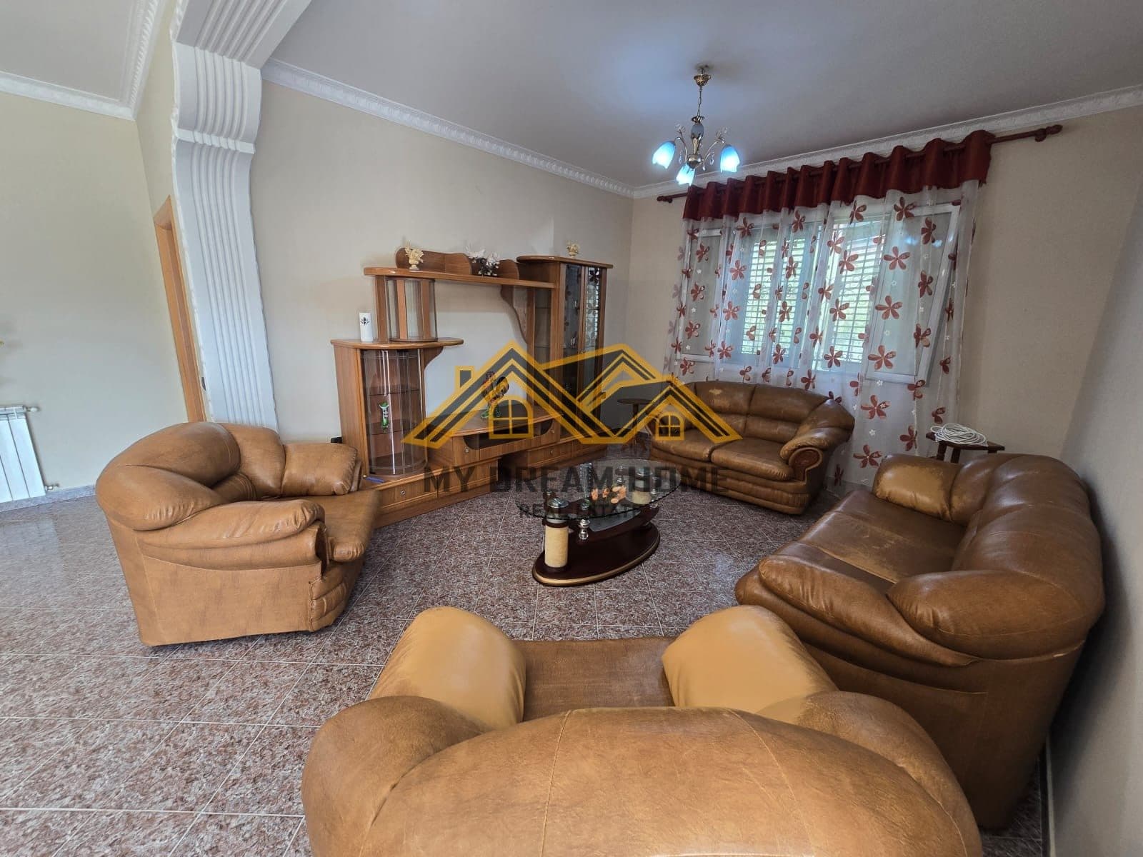 JEPET ME QIRA – APARTAMENT 2+1 , prane kompleksit Kasa