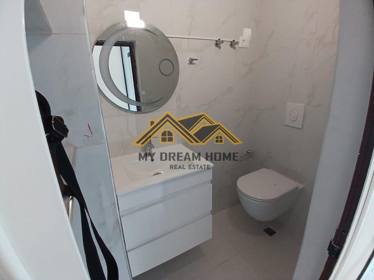 Dyqan Në Shitje në Plazh Rruge ne Kryesore, Durrës !