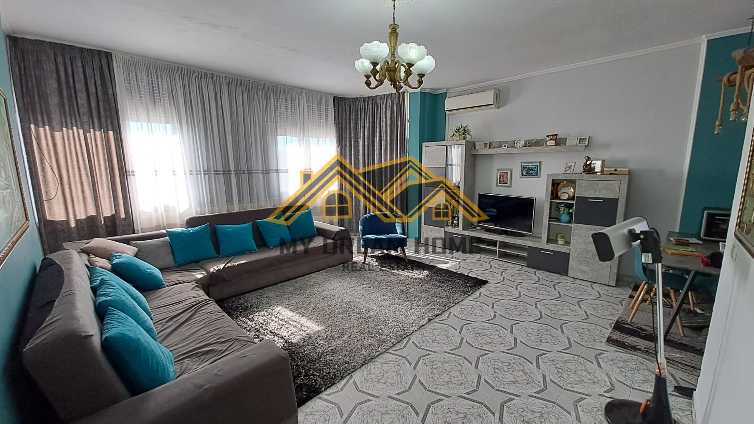 SHITET APARTAMENT 2+1+2 NE DURRES