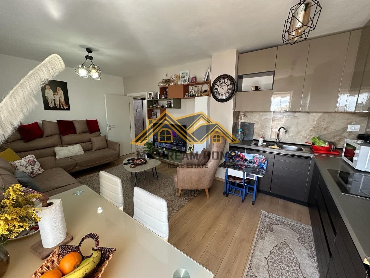 APARTAMENT 1+1 PRANE SHKOLLES EFTALI KOCI DURRES,PER SHITJE!