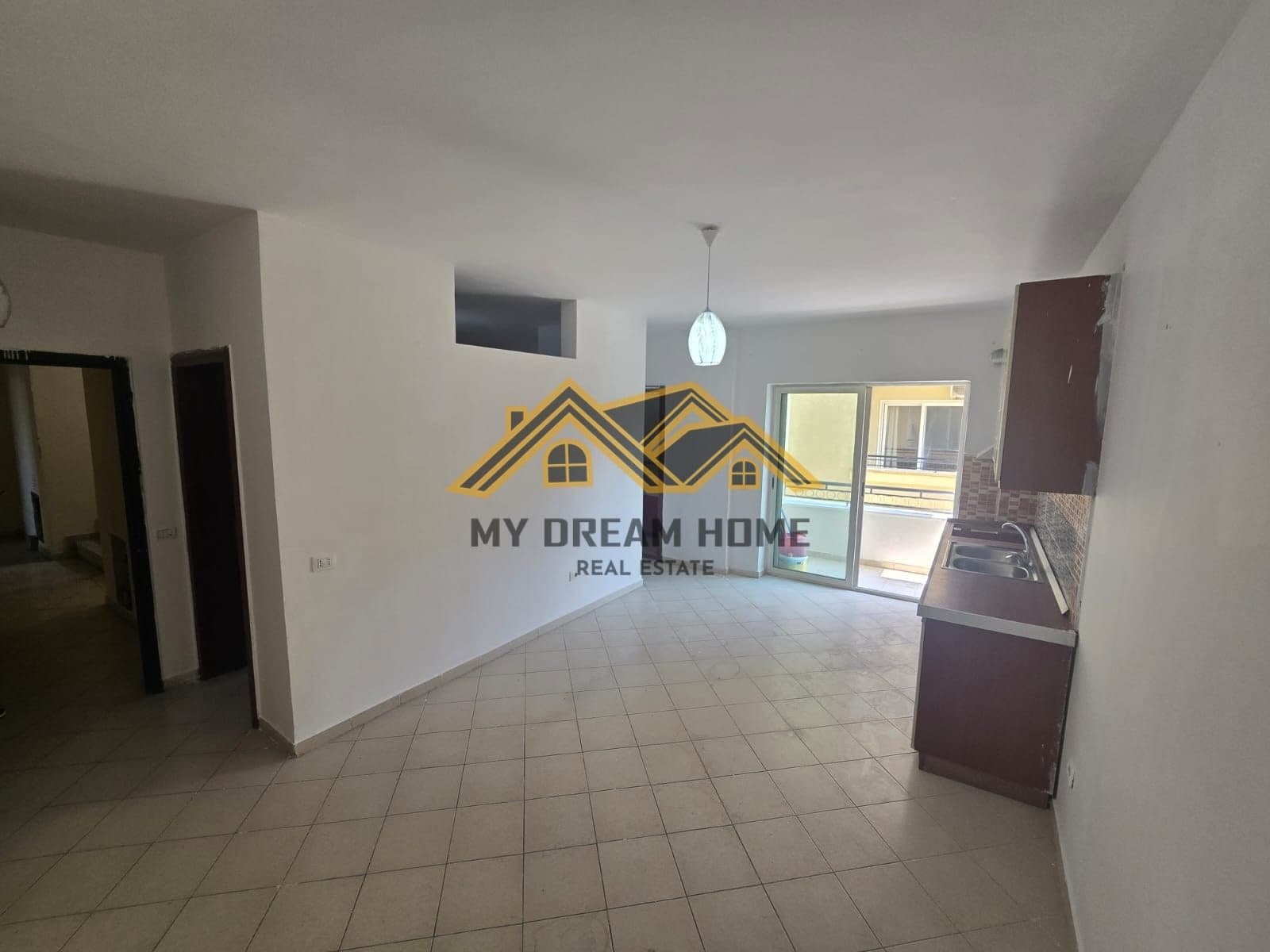 SHITET APARTAMENT 1+1 TEK SHKEMBI I KAVAJES !!