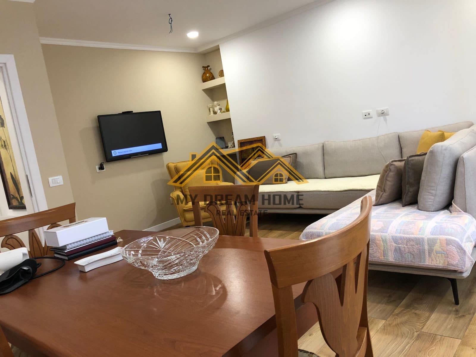 SHITET SUPER APARTAMENT 2+1+2 TEK TREGU I VOGEL!
