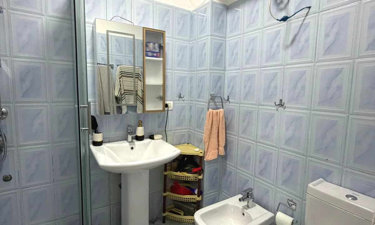 Jepet me qera, Apartament 2+1, Perballe Hotel Florida – Plazh, Durres