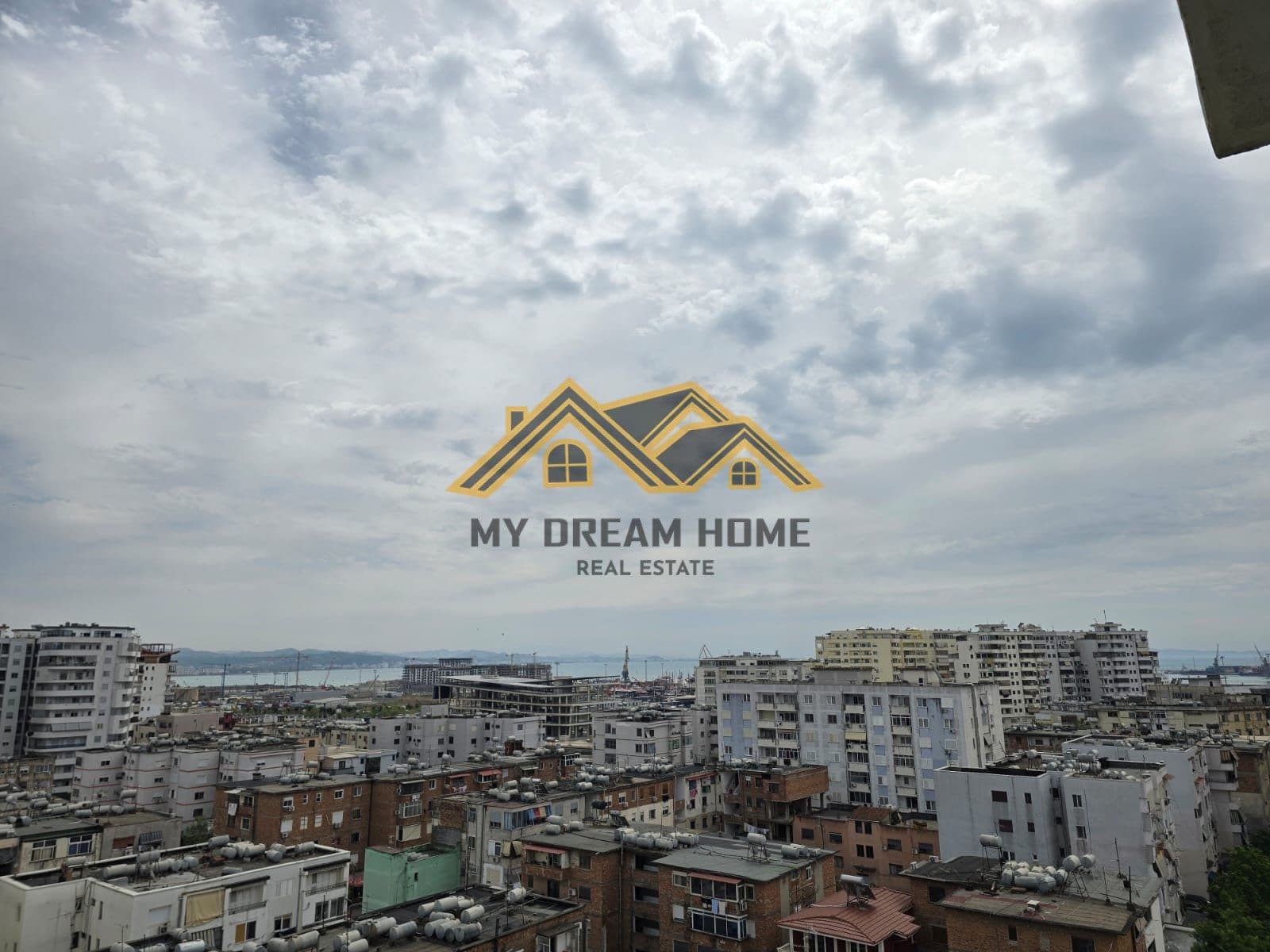 SHITET APARTAMENT 3+1+2T+2 BALLKONE PRANE MARKATES DURRES!