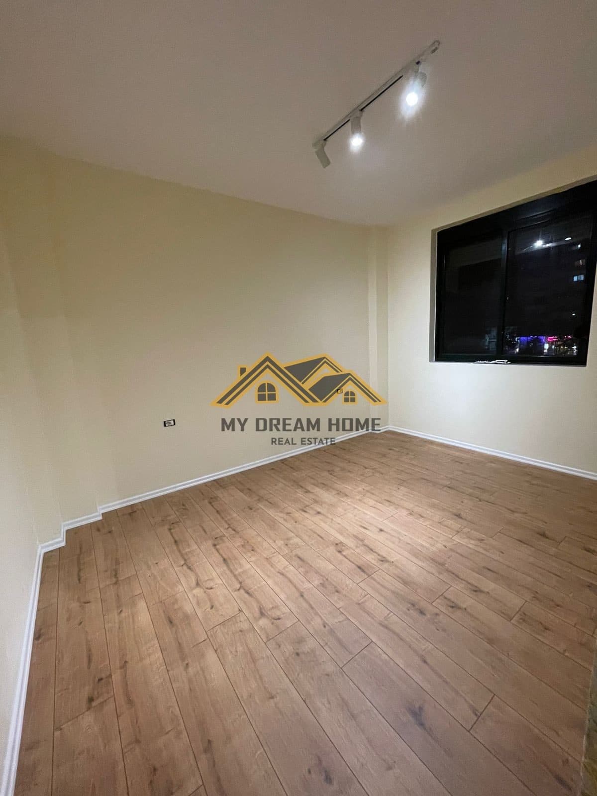SHITET APARTAMENT 2+1 PRAN HOTEL VIVAS PLAZH DURRES 3