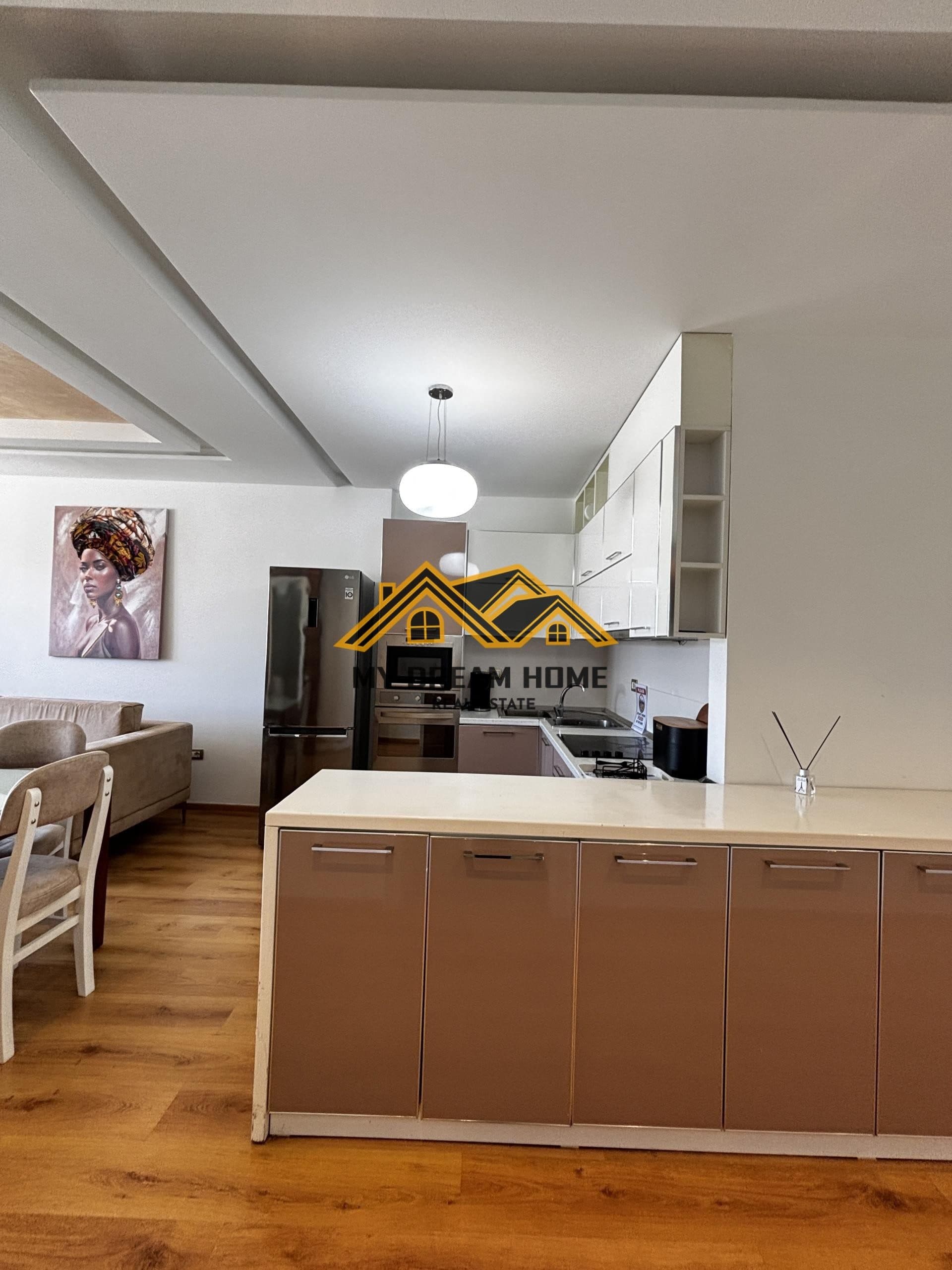 Jepet Me Qira apartament 2+1 në qendër të Durrësit