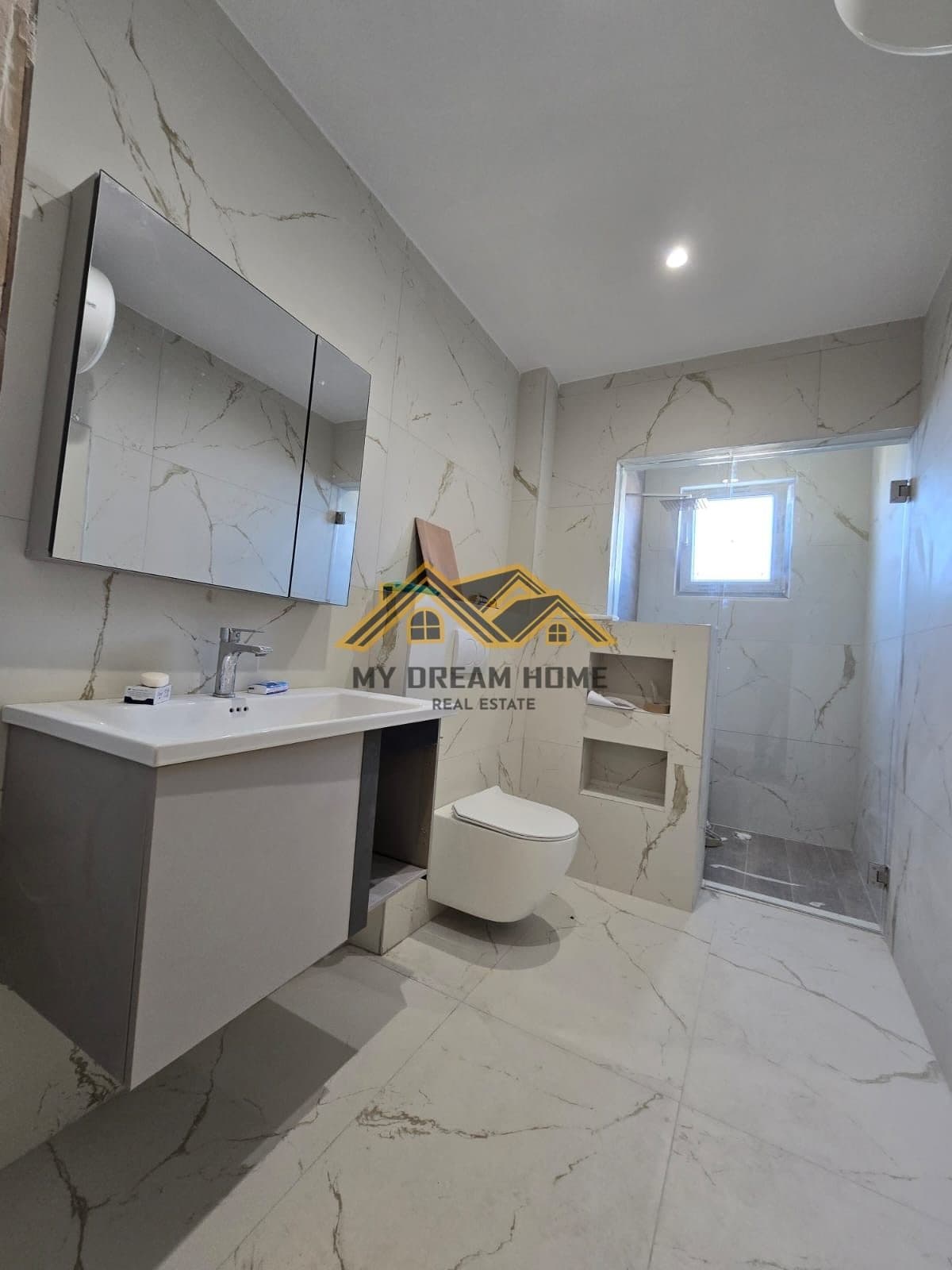 SHITET APARTAMENT 2+1 TE KRYQI I KUQ, DURRES! 3