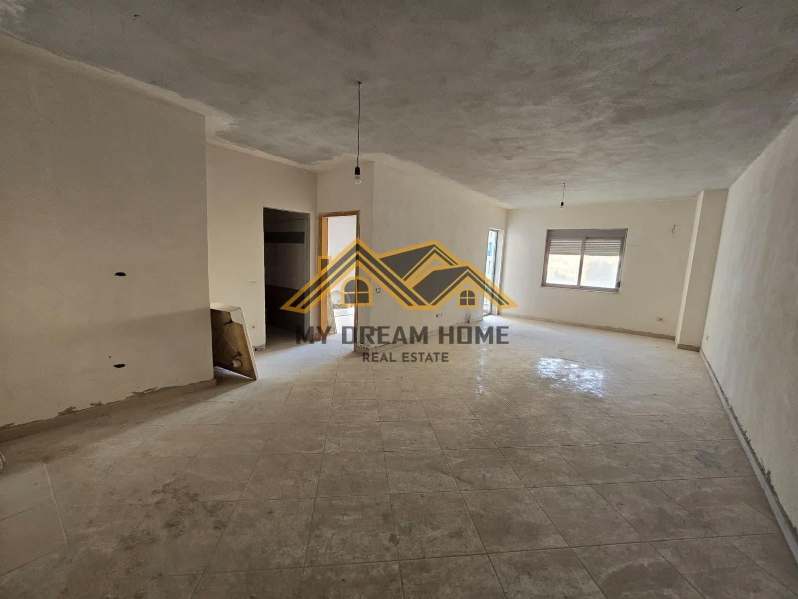 SHITET APARTAMENT 1+1 TEK KOMPLEKS JEDAS QENDER DURRES