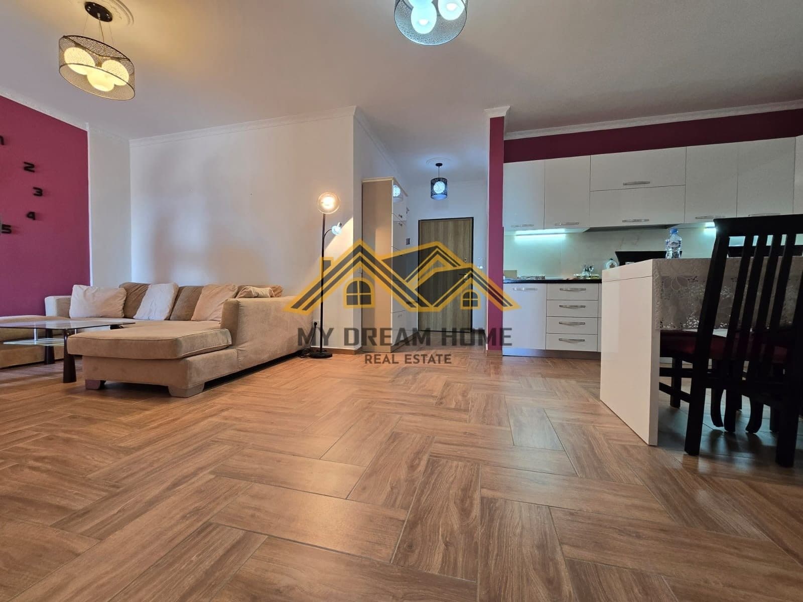 SHITET APARTAMENT 2+1 QENDER DURRES ME PAMJE DETI! 3